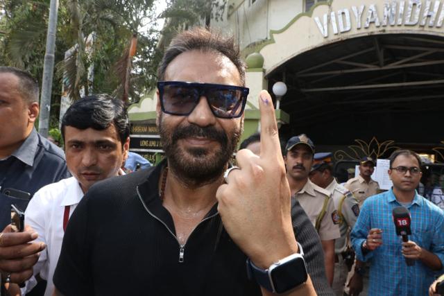 Ajay Devgn shows his inked finger. Ajay Devgn shows his inked finger.