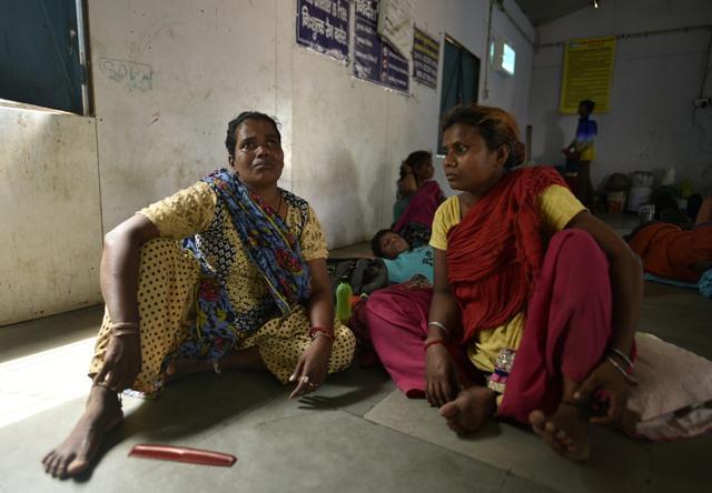 Homeless women at a shelter home near Jama Masjid, in New Delhi, Thursday, April 25, 2019. (Biplov Bhuyan/HT PHOTO) Homeless women at a shelter home near Jama Masjid, in New Delhi, Thursday, April 25, 2019. (Biplov Bhuyan/HT PHOTO)