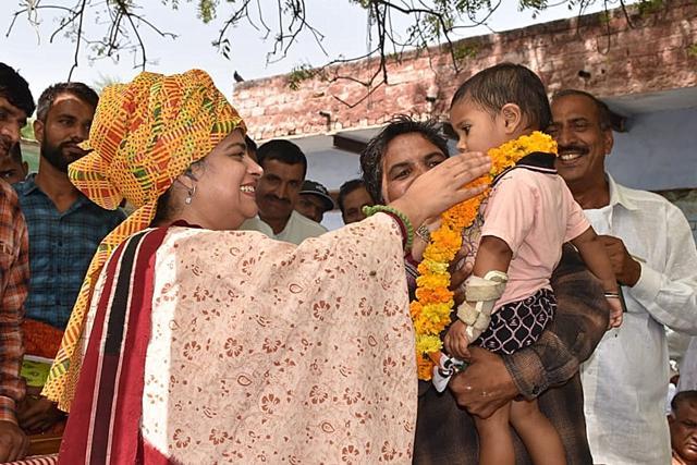 Congress nominee from Bhiwani Mahendragarh constituency Shruti Choudhry campaigning, Monday, April 30, 2019 (Manoj Dhaka / HT Photo ) Congress nominee from Bhiwani Mahendragarh constituency Shruti Choudhry campaigning, Monday, April 30, 2019 (Manoj Dhaka / HT Photo )