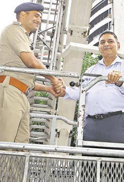 Sajjan Kumar and Rajesh Shukla with at Barakhamba Fire station. (Prabhas Roy/Hindustan Times)