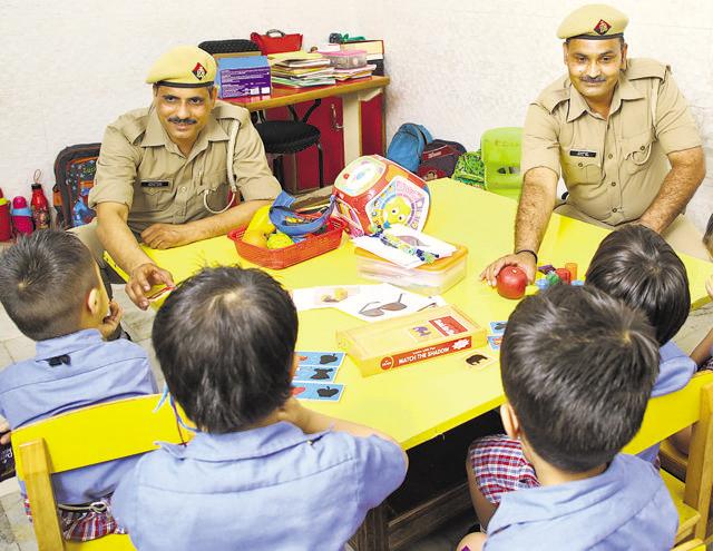 Firefighters Jatinder Singh and Joginder Singh met some of the children they had saved. (Raajessh Kashyap/Hindustan Times)