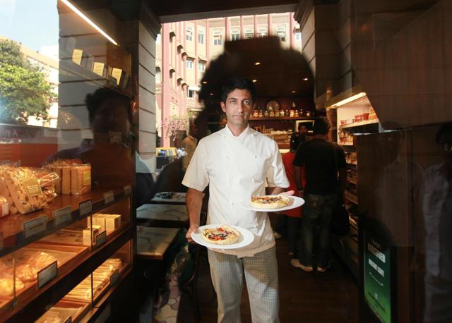Chef Moshe Shek (File Photo) Chef Moshe Shek (File Photo)