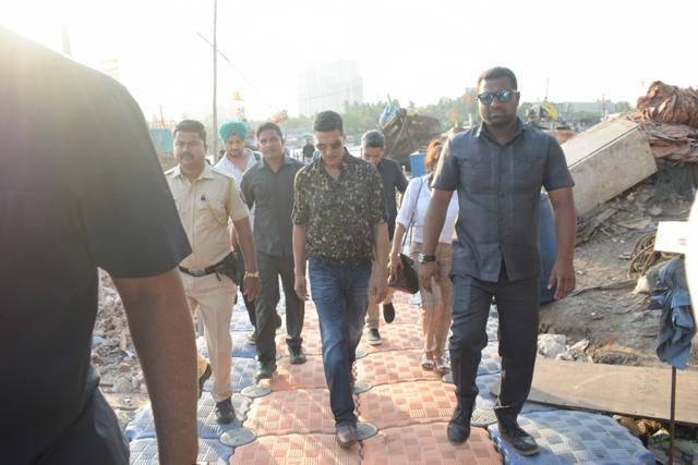 Actor Akshay Kumar seen in Mumbai's Madh Jetty, on April 25, 2019. (IANS) Actor Akshay Kumar seen in Mumbai's Madh Jetty, on April 25, 2019. (IANS)
