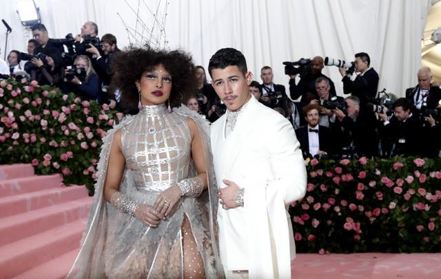 Metropolitan Museum of Art Costume Institute Gala - Met Gala - Camp: Notes on Fashion - Arrivals - New York City, U.S. - May 6, 2019 - Priyanka Chopra and Nick Jonas. REUTERS/Mario Anzuoni (REUTERS) Metropolitan Museum of Art Costume Institute Gala - Met Gala - Camp: Notes on Fashion - Arrivals - New York City, U.S. - May 6, 2019 - Priyanka Chopra and Nick Jonas. REUTERS/Mario Anzuoni (REUTERS)
