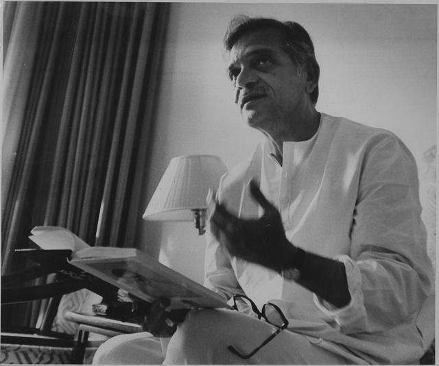 Gulzar in a photograph dated 30 May, 1994. (Sanjay Sharma/HT PHOTO) Gulzar in a photograph dated 30 May, 1994. (Sanjay Sharma/HT PHOTO)