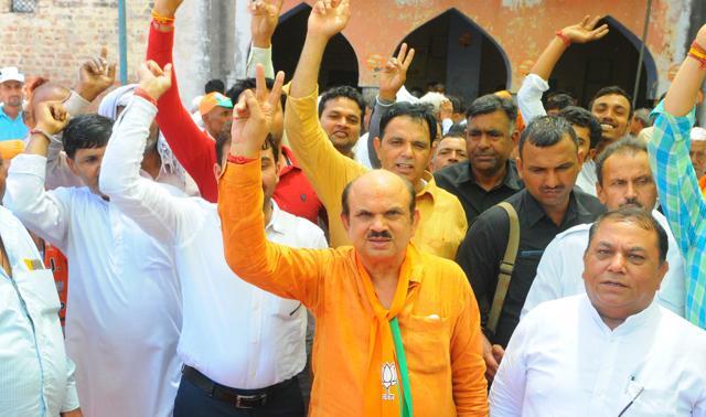 Sonepat Lok Sabha seat BJP candidate Ramesh Kaushik seen during an election campaign, at a village in Rai, Haryana, on Saturday, May 4, 2019. (Keshav Singh / HT Photo ) Sonepat Lok Sabha seat BJP candidate Ramesh Kaushik seen during an election campaign, at a village in Rai, Haryana, on Saturday, May 4, 2019. (Keshav Singh / HT Photo )