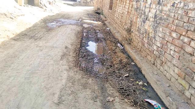 A bylane in Jaitvardeeh village. (HT Photo )