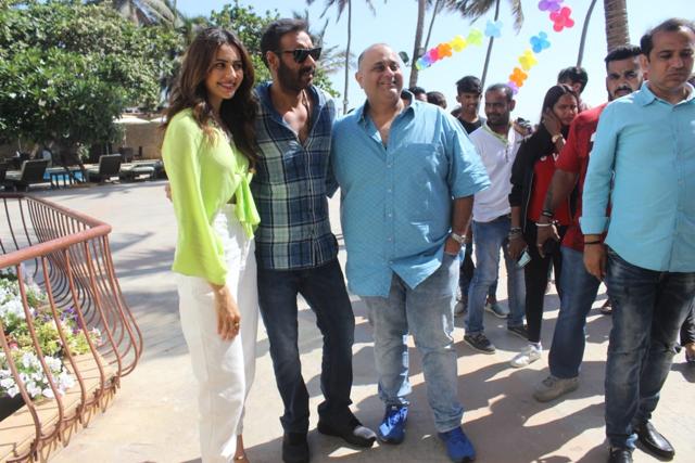 De De Pyaar De actors Rakul Preet Singh and Ajay Devgn during the film promotions in Mumbai. De De Pyaar De actors Rakul Preet Singh and Ajay Devgn during the film promotions in Mumbai.