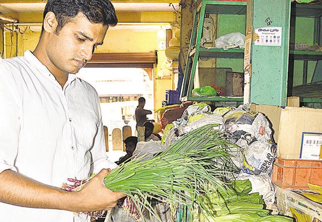 Chef Vishvesh Nadkarni buys ingredients from a market in Bengaluru sourced from local farms. (Kashif Masood / HT Photo)