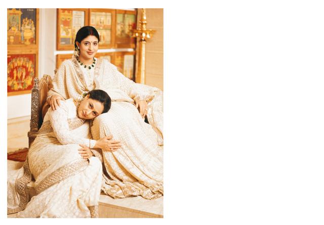 Jaya Bachchan and Shweta Nanda look exquisite in ivory coloured Abu Jani and Sandeep Khosla outfits. (Ashok Salian and Suresin Cordo) Jaya Bachchan and Shweta Nanda look exquisite in ivory coloured Abu Jani and Sandeep Khosla outfits. (Ashok Salian and Suresin Cordo)