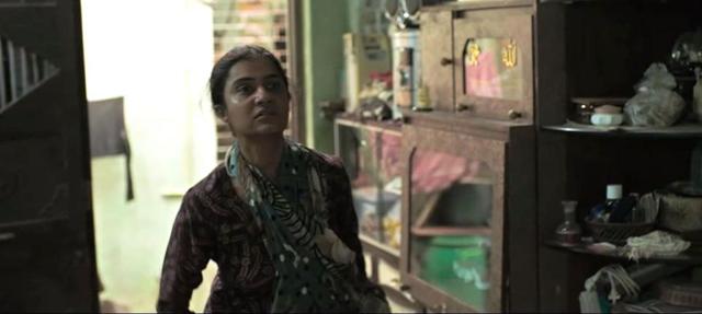 Amruta Subhash as Razia Ahmed in Gully Boy.