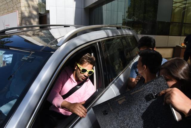Varun Dhawan meets fans. (Varinder Chawla) Varun Dhawan meets fans. (Varinder Chawla)