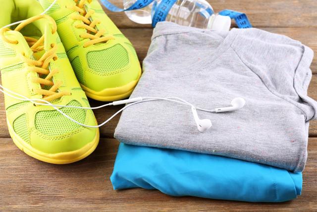 Wear loose and light-coloured clothing while working out (Shutterstock) Wear loose and light-coloured clothing while working out (Shutterstock)