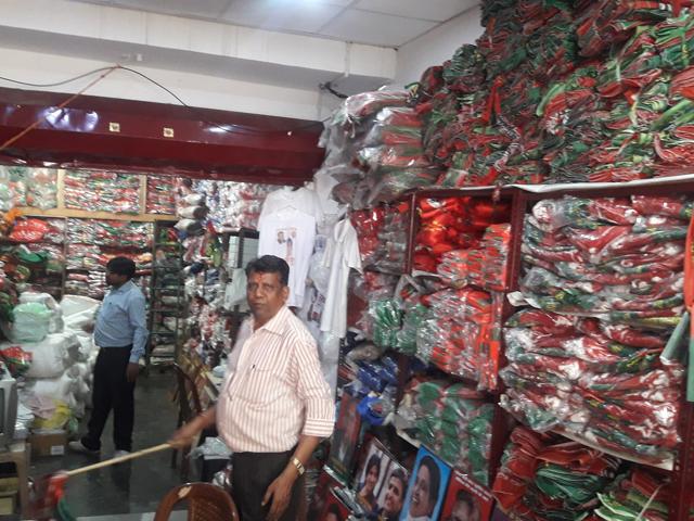 Only cloth and paper stocks (Pankaj Jaiswal/HT Phoro) Only cloth and paper stocks (Pankaj Jaiswal/HT Phoro)