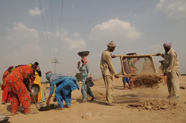 Most people who are involved in the various processes of excavations are locals from Kunal village. (Parveen Kumar / HT Photo ) Most people who are involved in the various processes of excavations are locals from Kunal village. (Parveen Kumar / HT Photo )