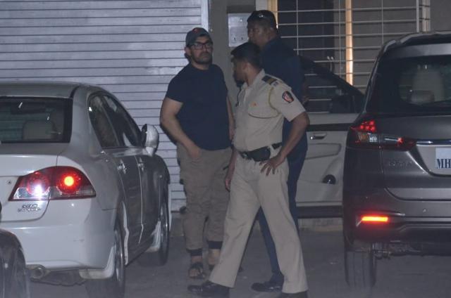 Aamir Khan spotted visiting a friend on Tuesday. (Varinder Chawla) Aamir Khan spotted visiting a friend on Tuesday. (Varinder Chawla)