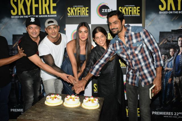 Producer Shabina Khan with actors Sonal Chauhan, Prateik Babbar, Jisshu Sengupta and Jatin Goswami at the screening of series Skyfire in Mumbai, on May 21. (IANS) Producer Shabina Khan with actors Sonal Chauhan, Prateik Babbar, Jisshu Sengupta and Jatin Goswami at the screening of series Skyfire in Mumbai, on May 21. (IANS)
