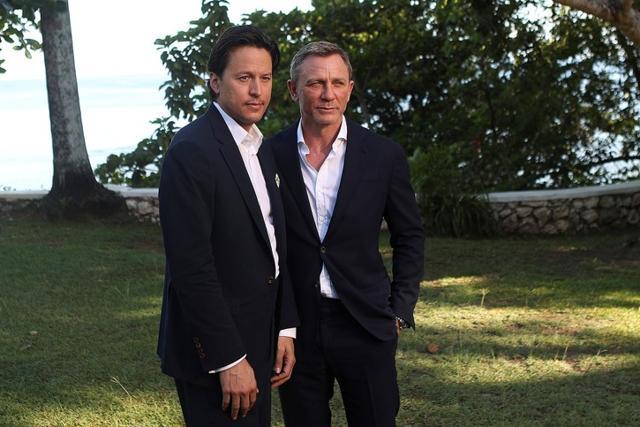 Director Cary Joji Fukunaga and actor Daniel Craig pose for a picture during a photocall for the British spy franchise's 25th film set for release next year, titled ‘Bond 25’ in Oracabessa, Jamaica April 25, 2019. (REUTERS) Director Cary Joji Fukunaga and actor Daniel Craig pose for a picture during a photocall for the British spy franchise's 25th film set for release next year, titled ‘Bond 25’ in Oracabessa, Jamaica April 25, 2019. (REUTERS)
