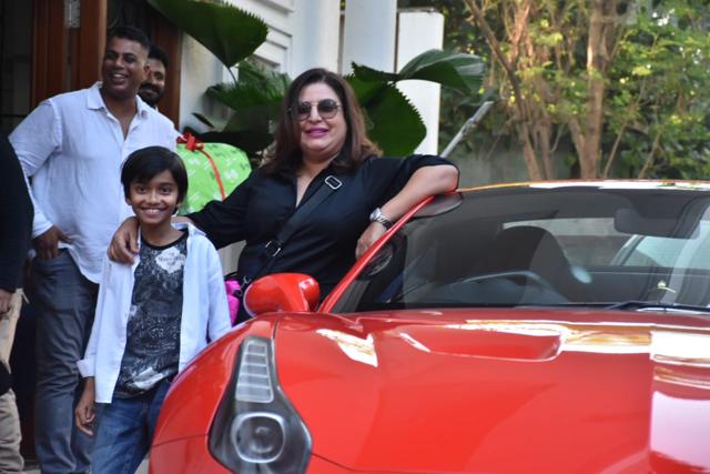 Farah Khan and her son arrive for Viaan’s birthday party. (Varinder Chawla) Farah Khan and her son arrive for Viaan’s birthday party. (Varinder Chawla)