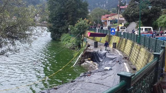 In August 2018, the famous Mall Road along one side of the Nainital lake started developing cracks and part of it even caved in and entered the lake, affecting the movement of traffic here. (HT File ) In August 2018, the famous Mall Road along one side of the Nainital lake started developing cracks and part of it even caved in and entered the lake, affecting the movement of traffic here. (HT File )