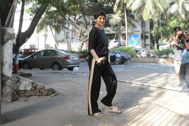 Sonali Bendre seen in Mumbai's Juhu, on May 26, 2019. (IANS) (IANS) Sonali Bendre seen in Mumbai's Juhu, on May 26, 2019. (IANS) (IANS)