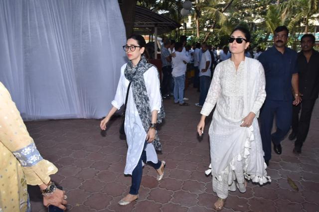Kareena Kapoor with sister Karisma at Veeru Devgan’s prayer meet. Kareena Kapoor with sister Karisma at Veeru Devgan’s prayer meet.