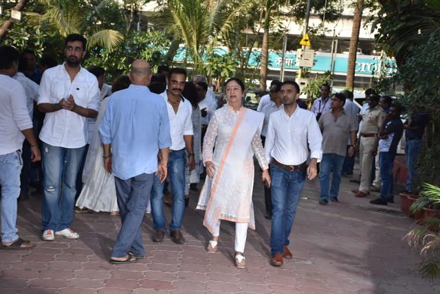 Aruna Irani reaches the prayer meet. Aruna Irani reaches the prayer meet.