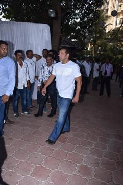 Salman Khan at Veeru Devgan prayer meet. Salman Khan at Veeru Devgan prayer meet.