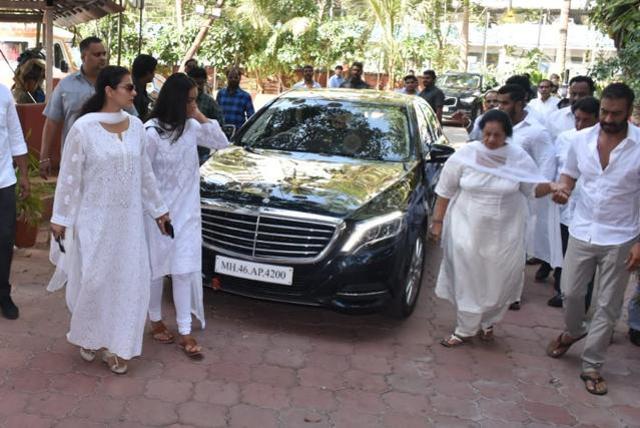 Kajol with daughter Nysa, mother-in-law and husband Ajay Devgn. (Varinder Chawla) Kajol with daughter Nysa, mother-in-law and husband Ajay Devgn. (Varinder Chawla)