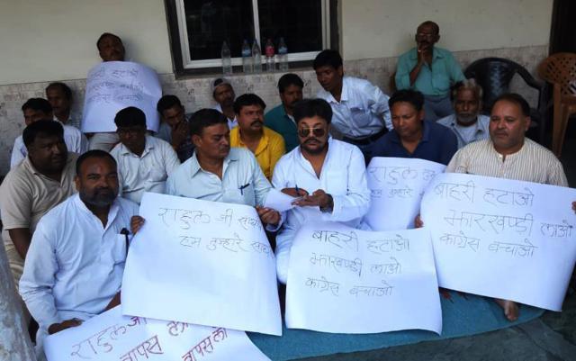 A section of Congress workers staging a dharna for the removal of state Congress President Ajoy Kumar at Congress bhawan in Ranchi, on Wednesday, May 29, 2019. (HT Photo ) A section of Congress workers staging a dharna for the removal of state Congress President Ajoy Kumar at Congress bhawan in Ranchi, on Wednesday, May 29, 2019. (HT Photo )