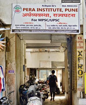 Narrow staircases, no window for ventilation are a common sight at classes located in buildings that are located in narrow bylanes of Sadashiv peth. (Milind Saurkar/HT Photo)