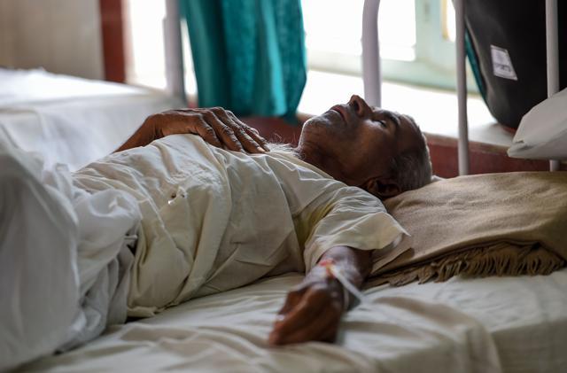 A patient lies on a bed at a government hospital after suffering heat stroke, in Churu, Rajasthan on June 4, 2019. (AFP) A patient lies on a bed at a government hospital after suffering heat stroke, in Churu, Rajasthan on June 4, 2019. (AFP)