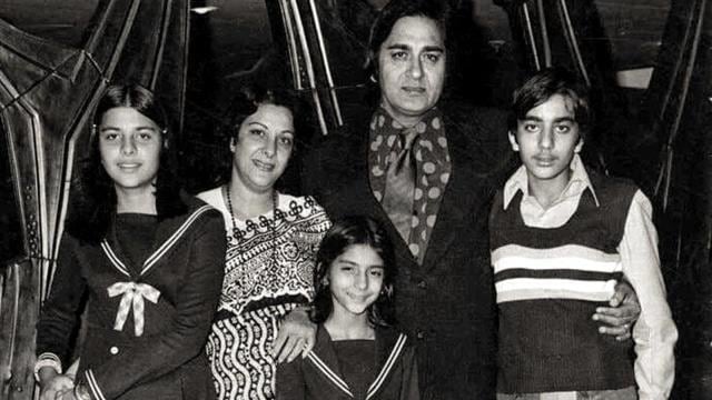 Sunil Dutt with his family. (HT Photo) Sunil Dutt with his family. (HT Photo)