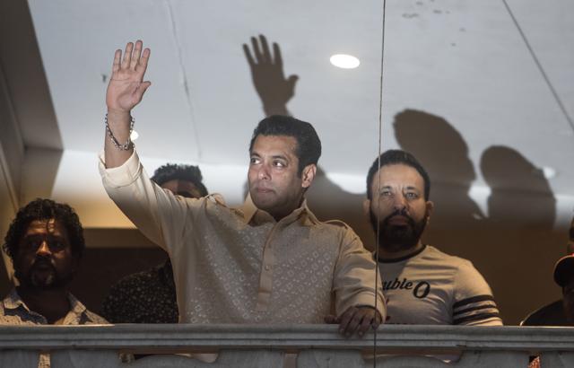 On the occasion of EID Salman Khan greets fans gathered outside his residence in Bandra in Mumbai on Wednesday, June 5. (Satish Bate/HT Photo) On the occasion of EID Salman Khan greets fans gathered outside his residence in Bandra in Mumbai on Wednesday, June 5. (Satish Bate/HT Photo)