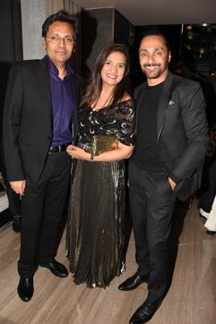 (From left) Hital and Bijal Meswani with Rahul Bose.