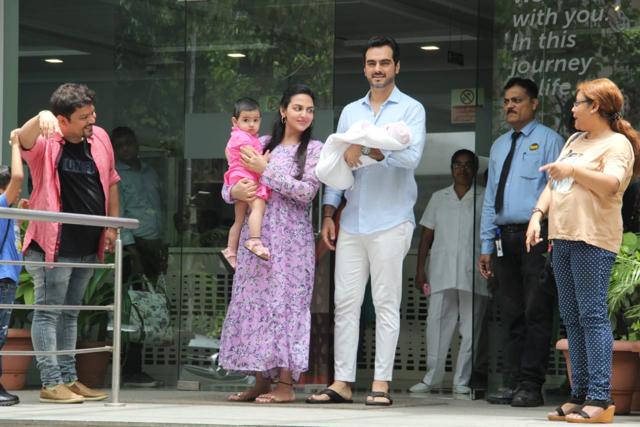 Esha Deol with her husband Bharat Takhtani and daughter Radhya and Miraya. Esha Deol with her husband Bharat Takhtani and daughter Radhya and Miraya.