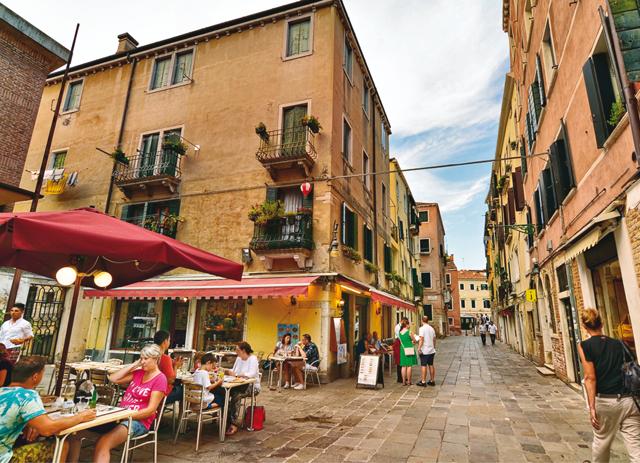Though less touristy, the Jewish Ghetto is quite charming (Shutterstock) Though less touristy, the Jewish Ghetto is quite charming (Shutterstock)