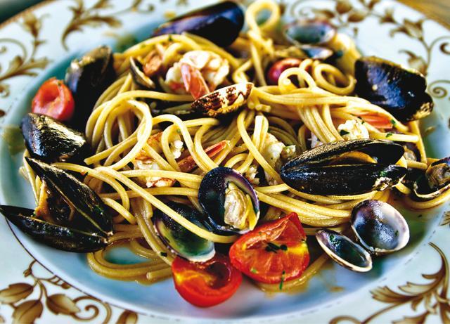 Sumptuous Italian fare (Shutterstock) Sumptuous Italian fare (Shutterstock)
