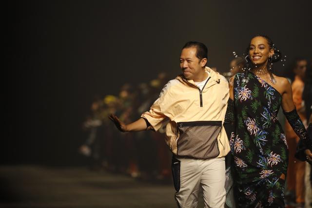 Designer Kenzo Takada, left, accepts applause as he walks with singer Solange Knowles after the Kenzo mens Spring-Summer 2020 fashion collection presented in Paris, Sunday, June 23 2019. (AP Photo/Michel Euler) (AP) Designer Kenzo Takada, left, accepts applause as he walks with singer Solange Knowles after the Kenzo mens Spring-Summer 2020 fashion collection presented in Paris, Sunday, June 23 2019. (AP Photo/Michel Euler) (AP)