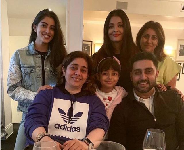 Navya Naveli Nanda with Aishwarya Rai, Aaradhya and Abhishek Bachchan during their get-together. (Instagram)