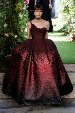 A model presents a creation by designer Maria Grazia Chiuri as part of her Haute Couture Fall/Winter 2019/20 collection show for fashion house Dior in Paris, France, July 1, 2019. REUTERS/Regis Duvignau (REUTERS) A model presents a creation by designer Maria Grazia Chiuri as part of her Haute Couture Fall/Winter 2019/20 collection show for fashion house Dior in Paris, France, July 1, 2019. REUTERS/Regis Duvignau (REUTERS)