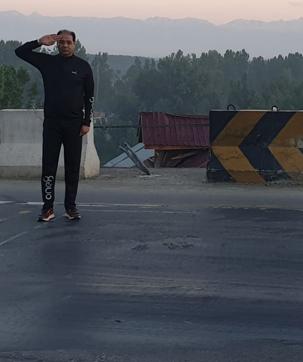UP minister Mohsin Raza visited Pulwama where several CRPF jawans were killed in a suicide attack masterminded by Pak-based terror outfit Lashkar-e-Tayyaba (LeT). The minister stood on the Jammu-Srinagar highway and touched the soil before saluting the spot where the Indian soldiers had been targeted in a cowardly manner. UP minister Mohsin Raza visited Pulwama where several CRPF jawans were killed in a suicide attack masterminded by Pak-based terror outfit Lashkar-e-Tayyaba (LeT). The minister stood on the Jammu-Srinagar highway and touched the soil before saluting the spot where the Indian soldiers had been targeted in a cowardly manner.