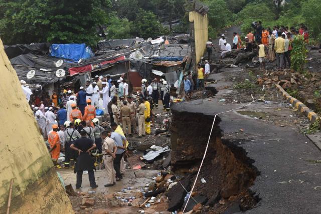 Heavy rain brought down a retaining wall of Brihanmumbai Municipal Corporation’s (BMC) reservoir on hutments on a hillock in Kurar village, Malad, around 1am on Tuesday. (Satyabrata Tripathy/ HT Photo) Heavy rain brought down a retaining wall of Brihanmumbai Municipal Corporation’s (BMC) reservoir on hutments on a hillock in Kurar village, Malad, around 1am on Tuesday. (Satyabrata Tripathy/ HT Photo)