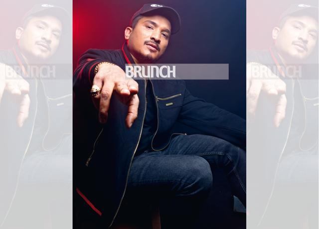 Jacket, Rich Life; T-shirt, Makobi; jeans, Levi’s; cap, Champion (Brahms Dirsipo) Jacket, Rich Life; T-shirt, Makobi; jeans, Levi’s; cap, Champion (Brahms Dirsipo)