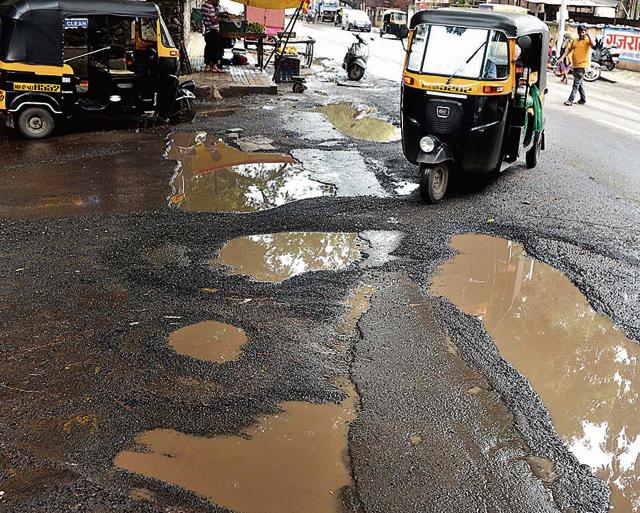 It’s raining potholes in Pune this monsoon - Hindustan Times