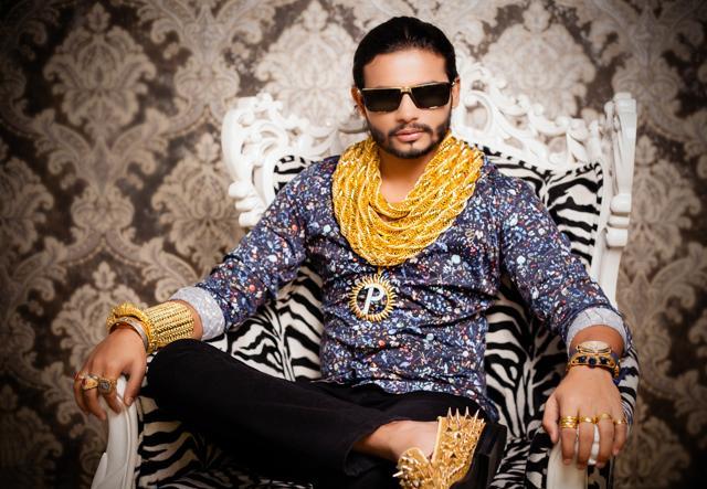Meet the man who wears 5 kgs of gold every day. Can you guess what its ...