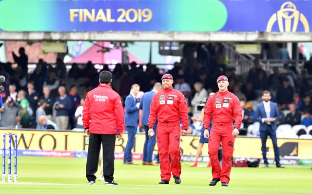 Members of the Red Devils deliver the match ball ahead of the final. (AFP)