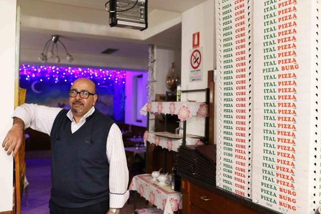 Youssef Safwat at his Al-Faro pizzeria. (Mayank Austen Soofi / HT Photo)