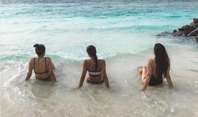 Malaika Arora chills with her friends in the Maldives. (Instagram)
