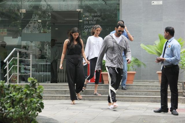 Arjun Rampal and his daughters at the hospital. (Varinder Chawla) Arjun Rampal and his daughters at the hospital. (Varinder Chawla)